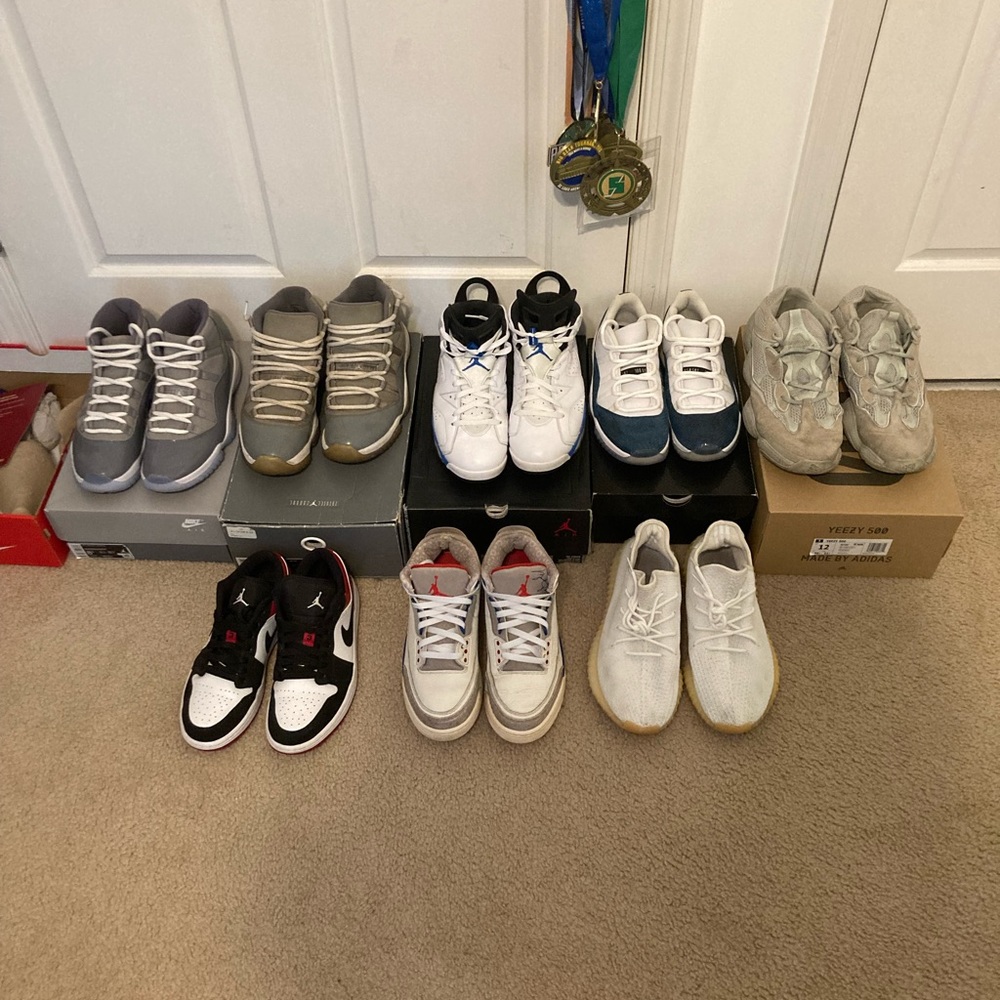 JORDANS AND YEEZYS SIZES 8-12 MENS